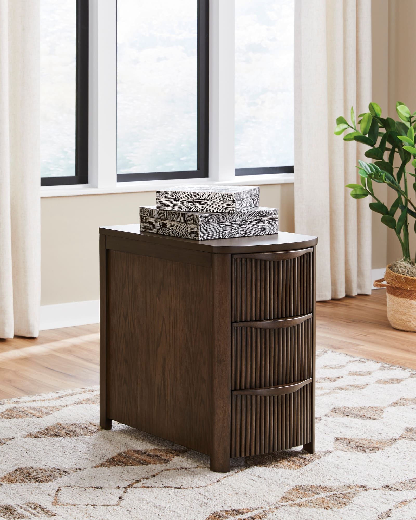 T208-217 - End Table (USB-A / USB-C Ports)