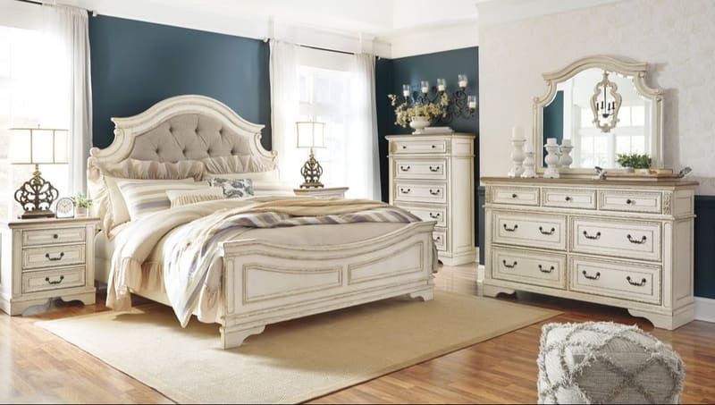 B743 - 5pc Queen, King Bedroom Set