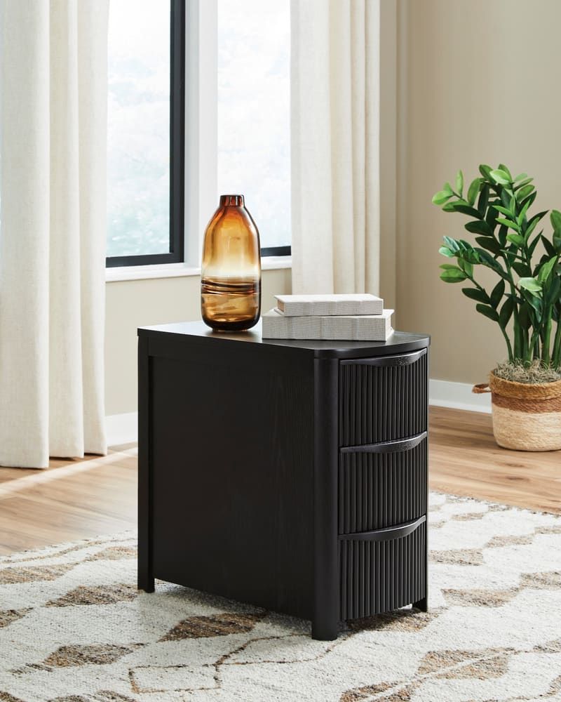 T208-117 - End Table (USB-A / USB-C Ports)